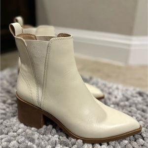 Women’s Steve Madden booties 8